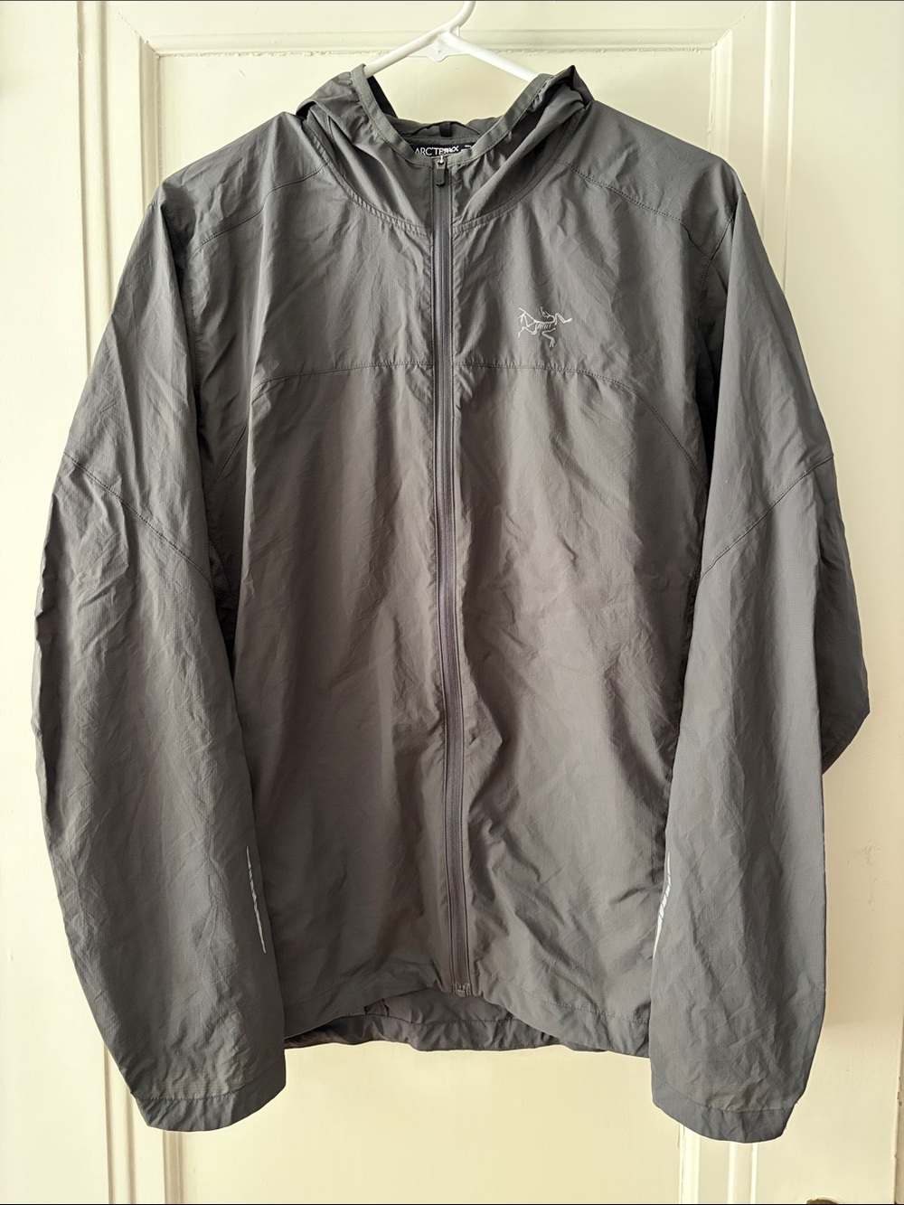 Arc'teryx Men's Hooded Windbreaker - Gray